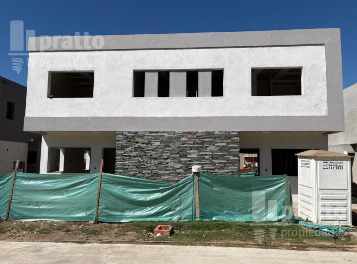 Casa · 121m² · 4 Ambientes · 1 Cochera