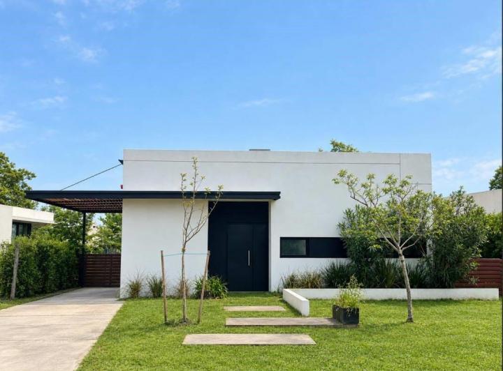 Casa · 120m² · 4 Ambientes · 3 Cocheras