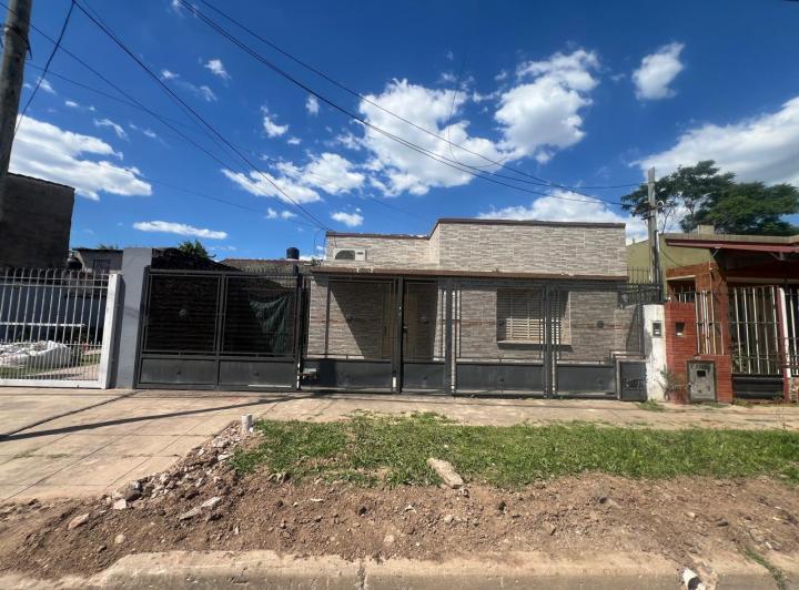 Casa · 80m² · 5 Ambientes · 1 Cochera
