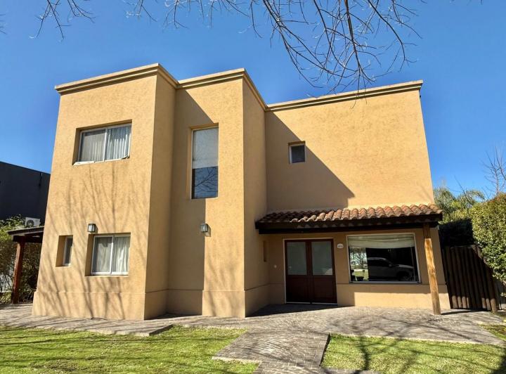 Casa · 170m² · 5 Ambientes · 1 Cochera