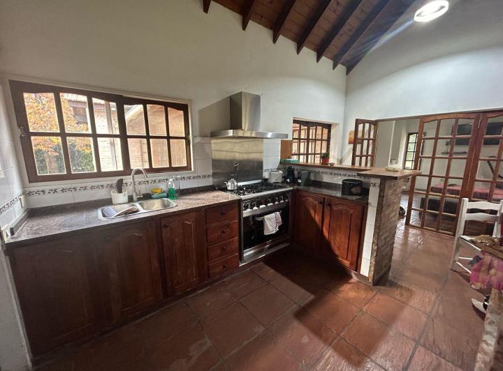 Casa · 180m² · 5 Ambientes