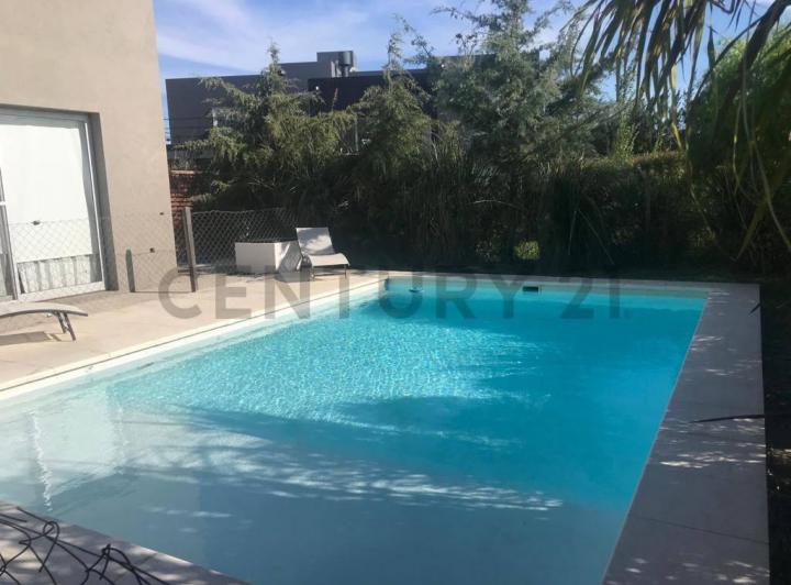 Casa · 220m² · 4 Ambientes