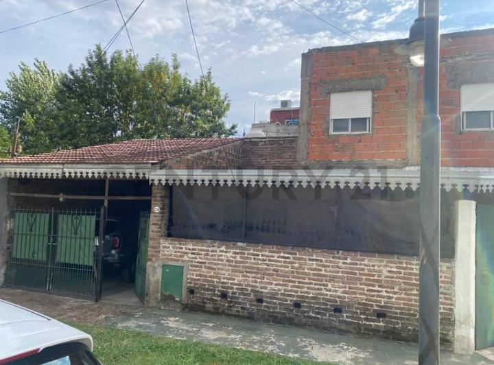 Casa · 70m² · 4 Ambientes · 2 Cocheras
