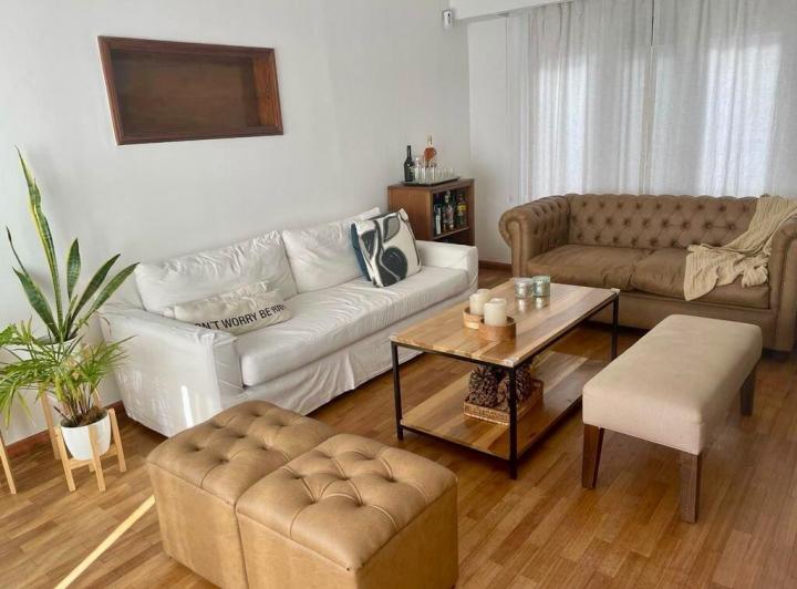 Casa · 238m² · 4 Ambientes · 1 Cochera