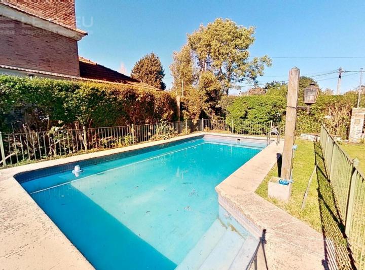 Casa · 180m² · 5 Ambientes · 1 Cochera