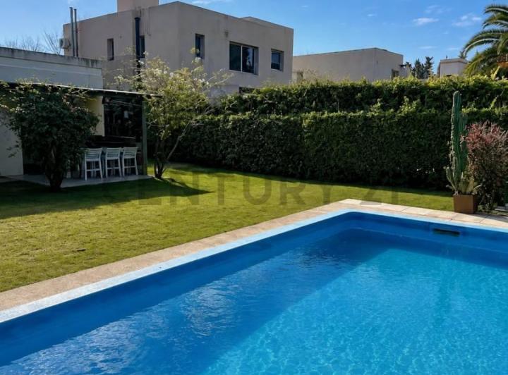 Casa · 110m² · 4 Ambientes · 2 Cocheras