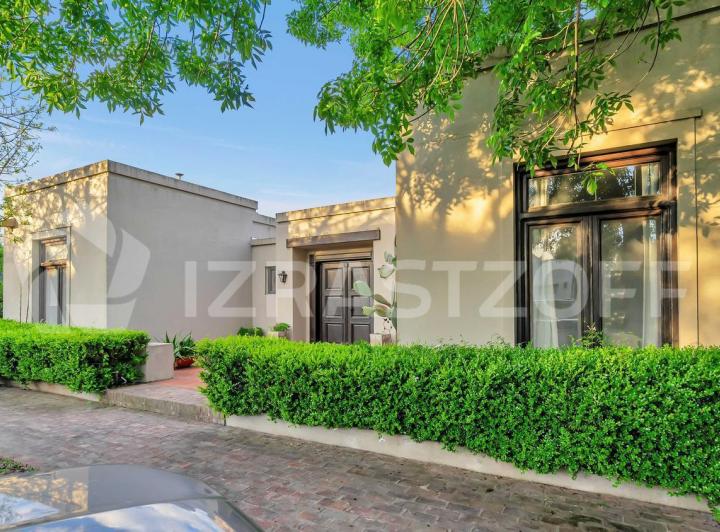 Casa · 184m² · 6 Ambientes · 3 Cocheras