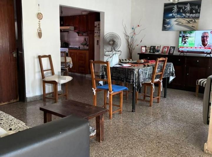 Casa · 173m² · 5 Ambientes · 4 Cocheras