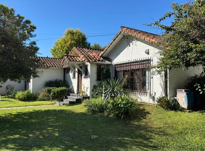 Casa · 600m² · 4 Ambientes · 2 Cocheras