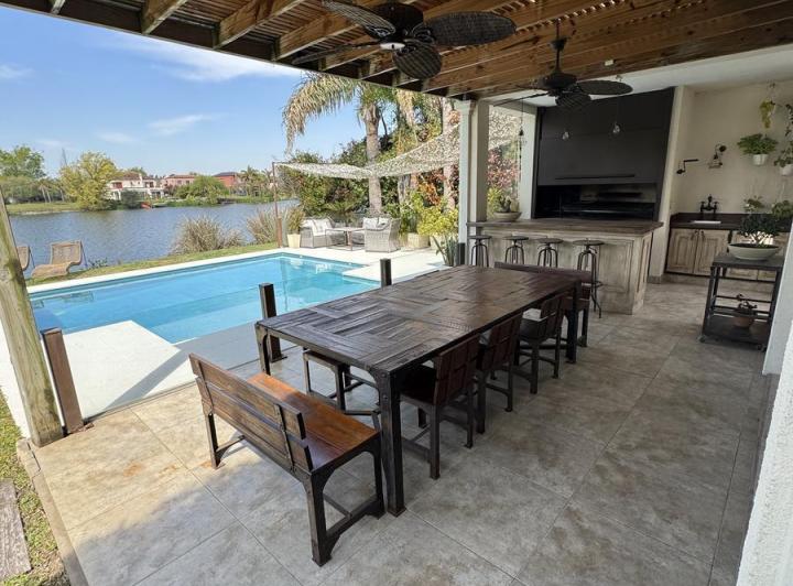 Casa · 373m² · 8 Ambientes