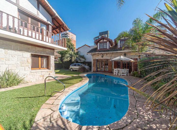 Casa · 340m² · 6 Ambientes · 6 Cocheras