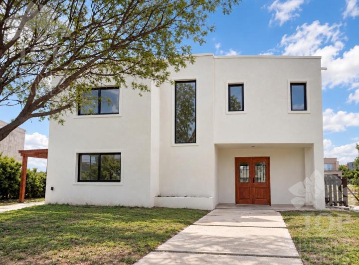 Casa · 220m² · 6 Ambientes · 6 Cocheras
