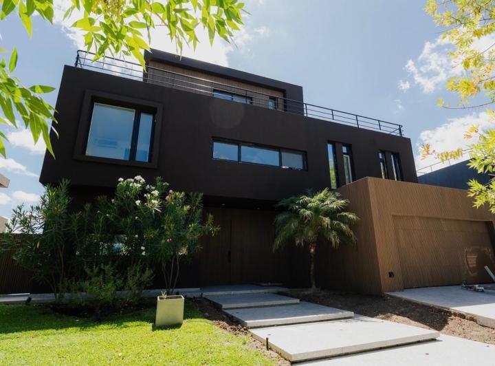 Casa · 520m² · 6 Ambientes · 7 Cocheras