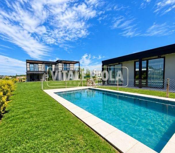 Casa · 257m² · 6 Ambientes · 5 Cocheras