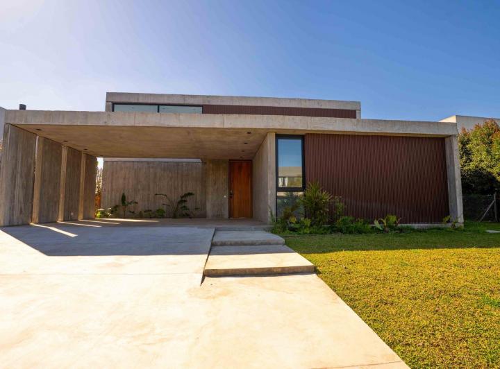 Casa · 266m² · 5 Ambientes · 2 Cocheras