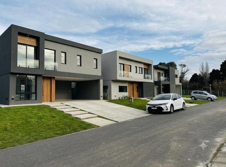 Casa · 160m² · 5 Ambientes · 1 Cochera