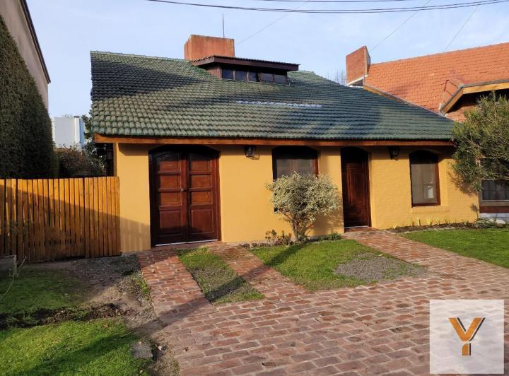 Casa · 197m² · 7 Ambientes · 2 Cocheras