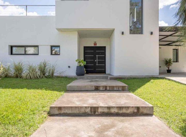 Casa · 186m² · 6 Ambientes · 4 Cocheras