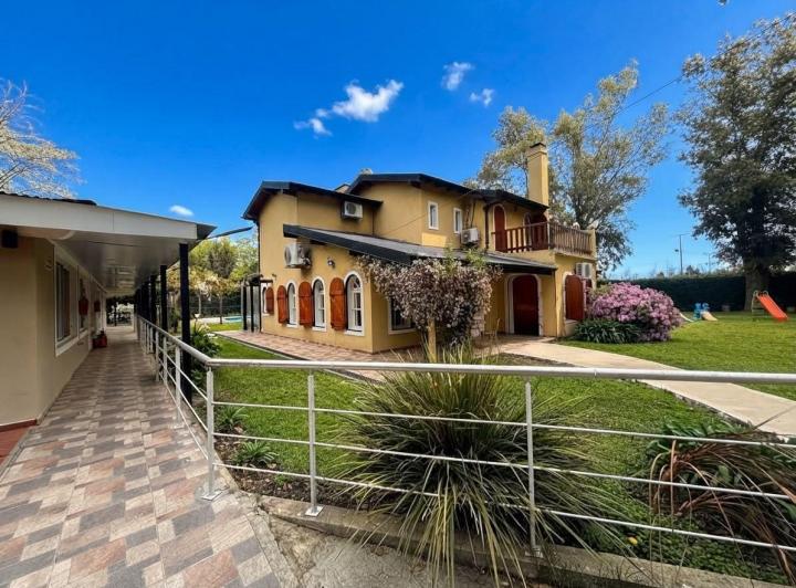 Casa · 390m² · 5 Ambientes · 3 Cocheras