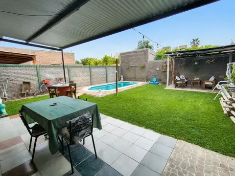Casa de 3 dormitorios. con pileta y cochera.rawson