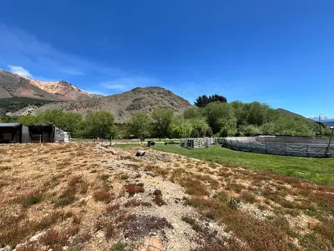 Terreno con quincho y galpón
