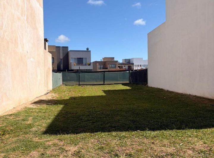 Terreno · 202m²