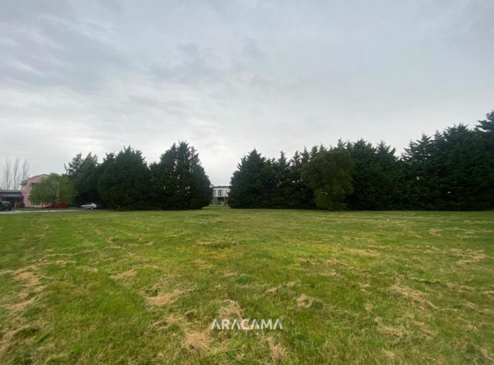 Terreno · 1400m²
