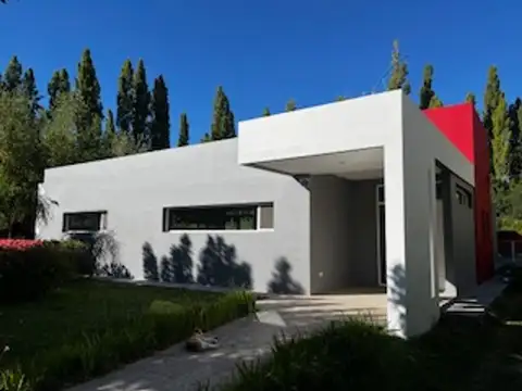 Venta casa 3 dormitorios b° santa rita-plottier