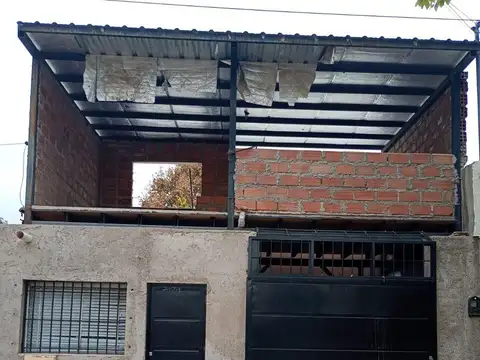 Venta de casa con cochera godoy cruz