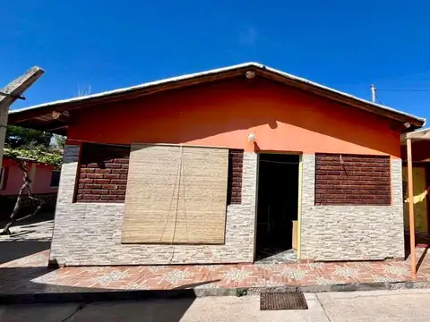 Venta casa confortable de 3 dormitorios, cochera y patio en cruz de piedra, maipú