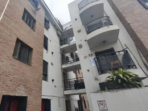 Venta departamento 1 dormitorio pb alto alberdi - con boleto