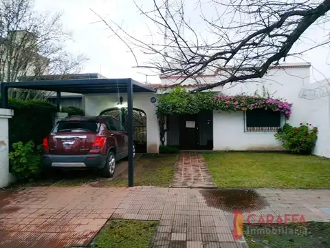 Casa con departamento en el corazón del cerro de las rosas