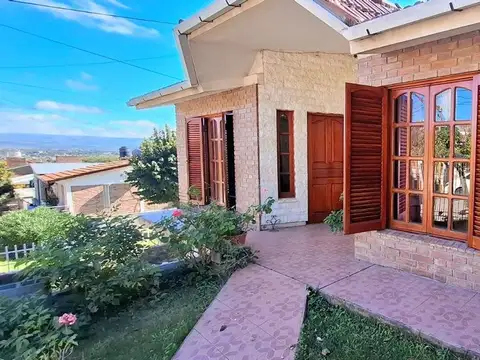 Venta casa 3 dormis más 2 departamentos carlos paz