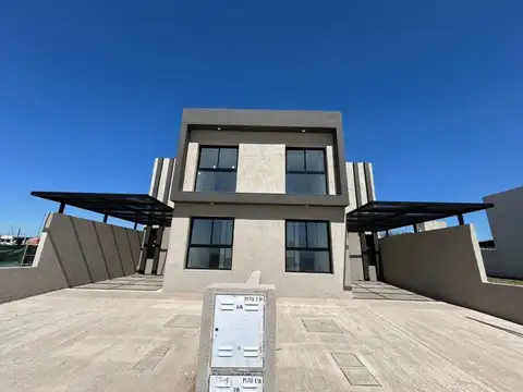 Venta duplex colinas manantiales 3 dormitorios frente plaza