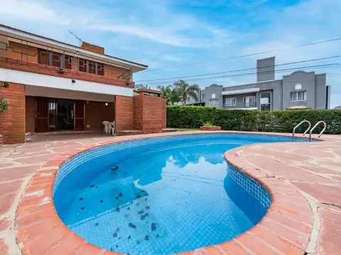 Hermosa casa con pileta en venta en villa carlos paz