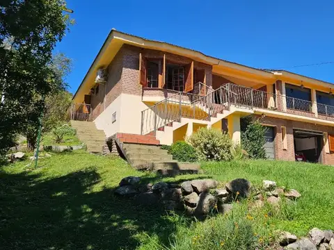 Venta casa en villa carlos paz 4 dorm y pileta