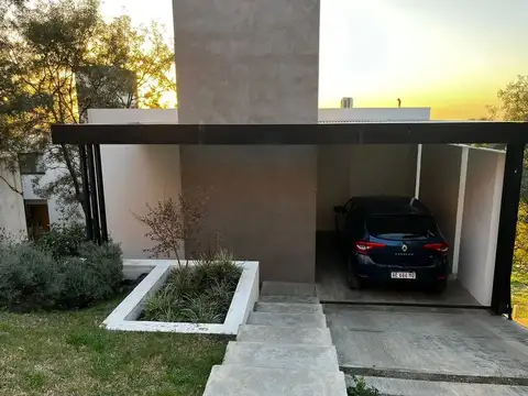 Casa en terrazas con vistas panorámicas, 2 dormitorios y pileta