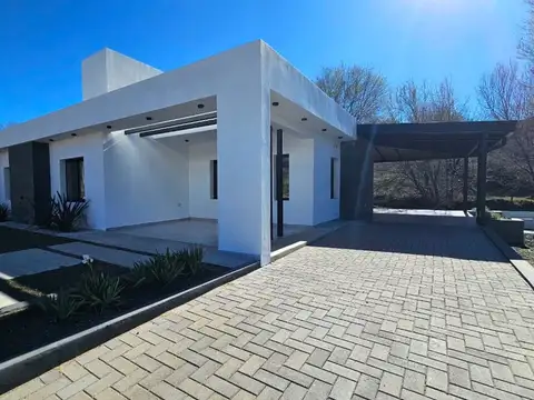 Venta exclusiva casa /estrenar altos de carlos paz