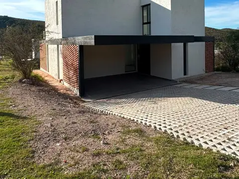 Casa 3 dormitorios colinas de la deseada