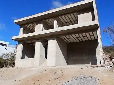 Casa de 280 m2 - 3 dormitorios - la deseada, calera