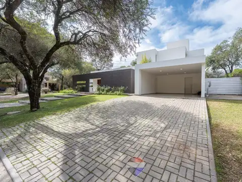 Venta casa 4 dorm c/pileta la paloma villa allende