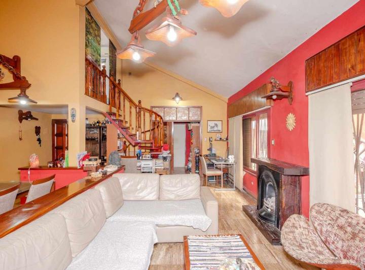 PH · 374m² · 6 Ambientes · 1 Cochera