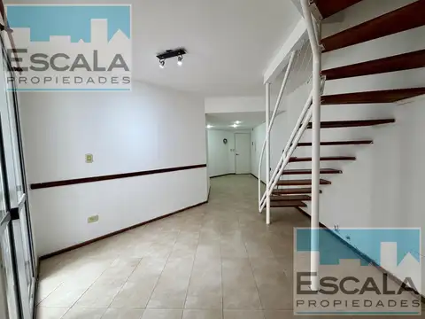 Casa interna de pasillo con dos dormitorios y patio - barrio arroyito