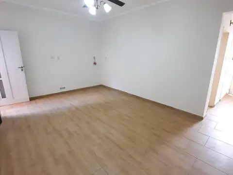 Alquiler casa interna de 1 a 2 dorm. con patio