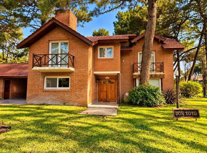 Casa · 500m² · 6 Ambientes · 5 Cocheras
