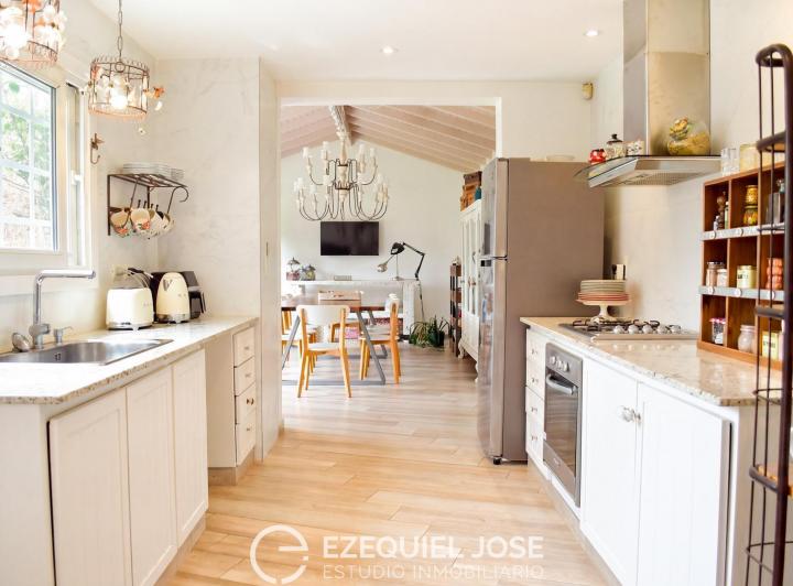 Casa · 190m² · 4 Ambientes · 2 Cocheras