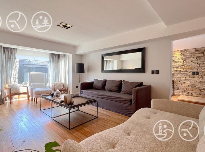 Casa · 272m² · 5 Ambientes · 4 Cocheras