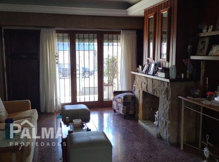 Casa · 330m² · 3 Ambientes · 1 Cochera