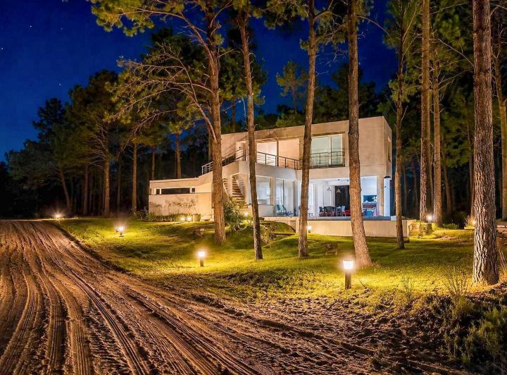 Casa · 200m² · 5 Ambientes · 2 Cocheras