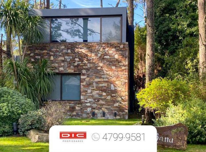 Casa · 250m² · 5 Ambientes · 1 Cochera